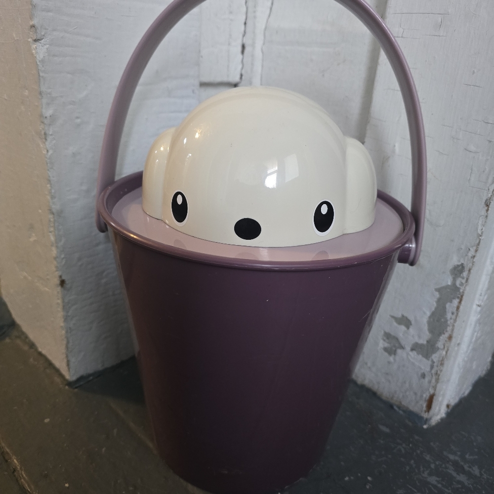 Plastic dog pail
